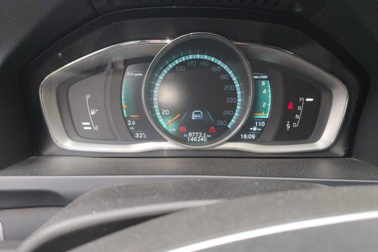 Used Volvo S60 2015 T5 Personalized Sport Edition Odometer Close Up