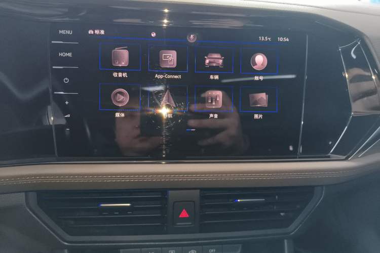 Used Volkswagen Sagitar 2022 280TSI DSG Excellence Edition Audio And AC Panel