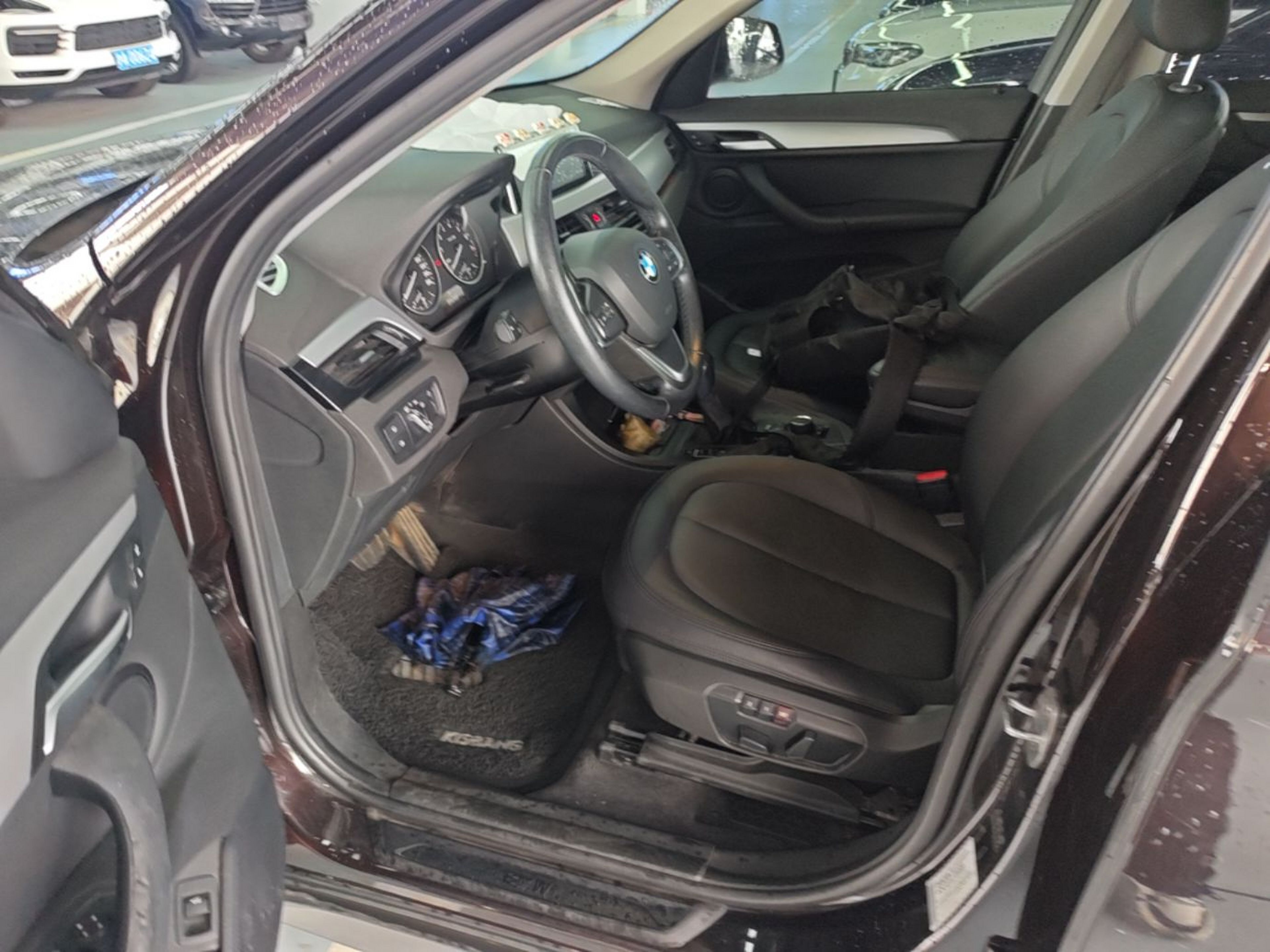 Vordere Reihe im Auto