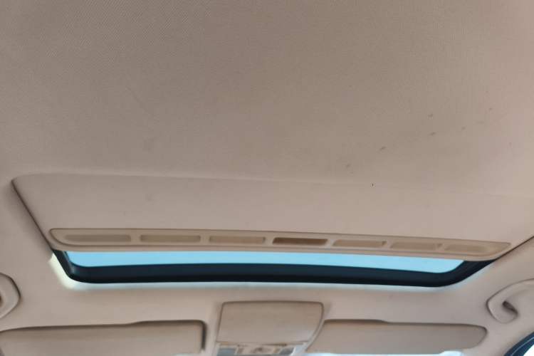 Used Volkswagen Lavida 2013 Restyled Classic 1.6L Manual Comfort Edition Headliner