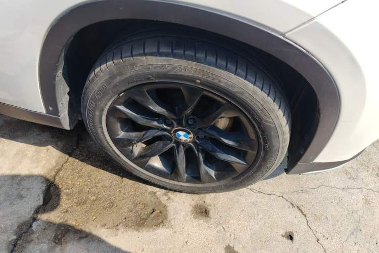 Used BMW X1 2014 sDrive18i Leading Model Right Front Wheel Hub