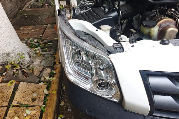 Used Foton Toano 2023 Urban Edition Van 2.0T Manual Short Wheelbase Low Roof Rear Single Tire 3-Seater Right Front Headlight