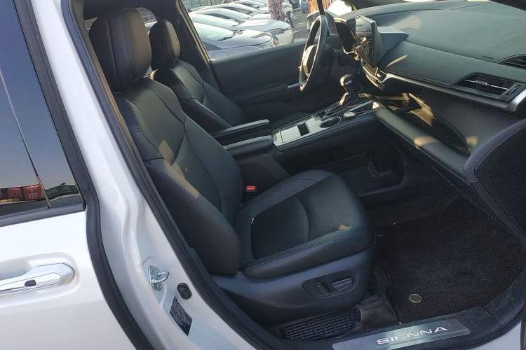 Used Toyota Sienna 2024 2.5L Hybrid Four-Wheel Drive Prestige Edition