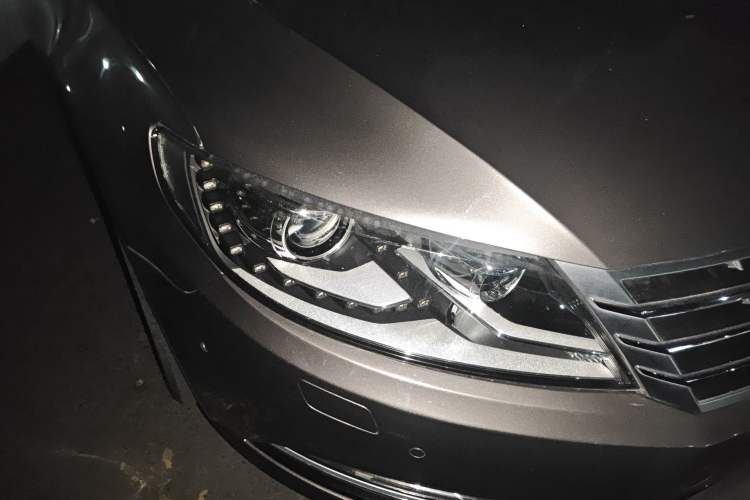 Used Volkswagen FAW-Volkswagen CC 2013 1.8TSI Luxury Model Right Front Headlight