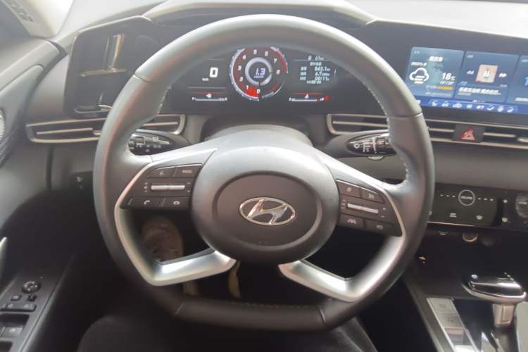 Used Hyundai Elantra 2022 1.5L CVT LUX Prestige Edition Steering Wheel