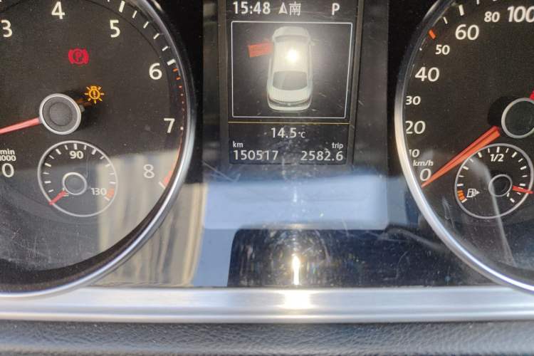 Used Volkswagen FAW-Volkswagen CC 2013 2.0 TSI Luxury Model Odometer Close Up