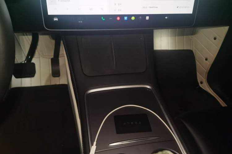 Used Tesla Model Y 2022 Rear-Wheel-Drive Version Audio And AC Panel