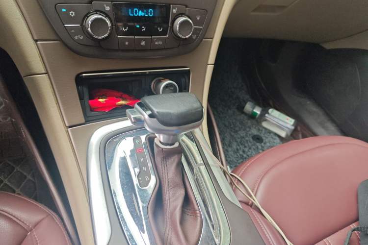 Used Buick Regal 2011 2.4L SIDI Elite Edition Gear Lever