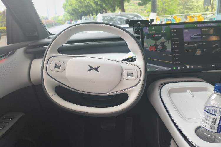 Used XPeng G7 2025 Model—602 Long Range Max Steering Wheel