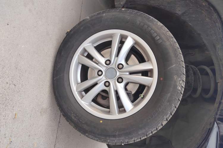 Used Huatai Santa Fe Classic 2012 2.0L Gasoline Manual Two-Wheel Drive with Sunroof
