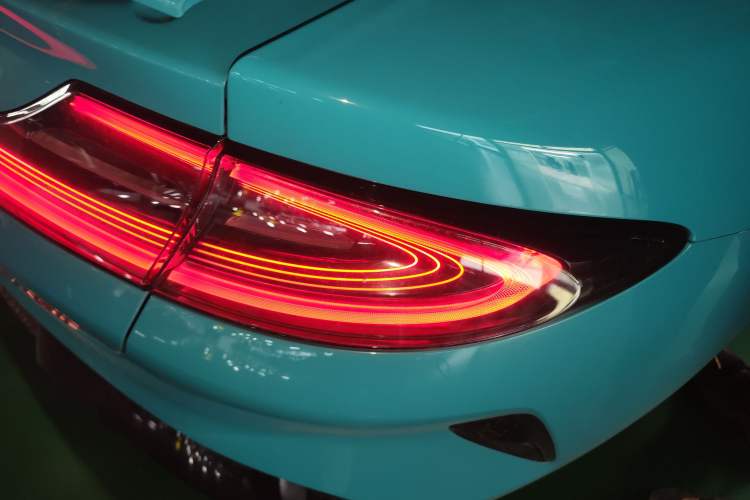 Used Xiaomi Auto SU7 2024 Four-Wheel Drive Ultra-Long Range Advanced Intelligent Driving Max Edition Right Rear Taillight