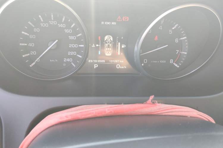 Used Land Rover Discovery Sport 2016 2.0T HSE Odometer Close Up