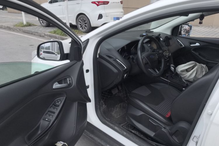 Used Ford Focus 2018 Hatchback Classic 1.6L Automatic Trendy SmartDrive Edition
