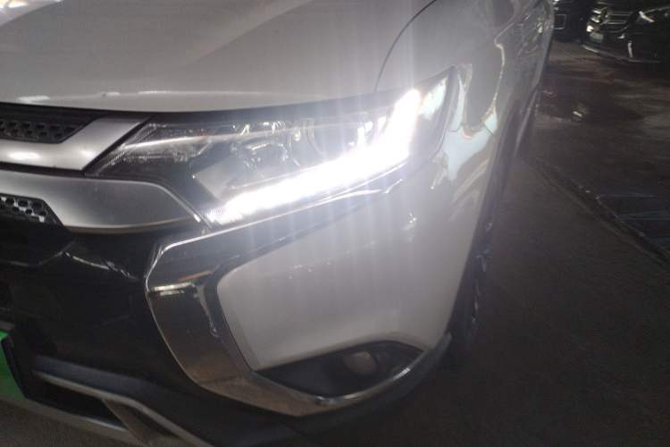 Used Mitsubishi Outlander 2019 2.0L Two-Wheel Drive Comfort Edition 5 Seats China VI Standard Left Front Headlight