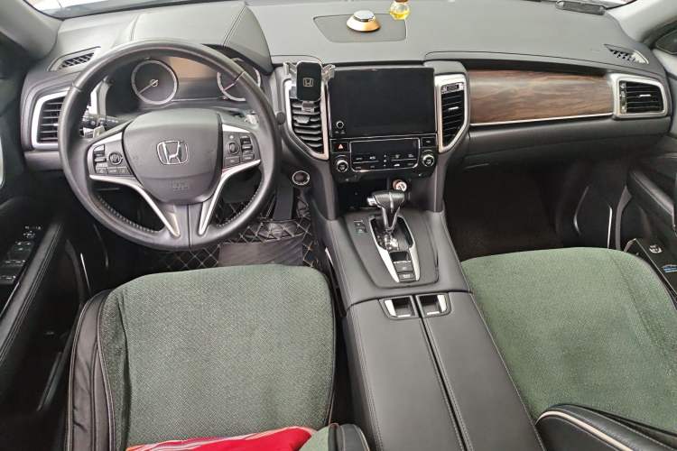 Used Honda UR-V 2017 240TURBO Two-Wheel Drive Luxury Edition China VI Center Console