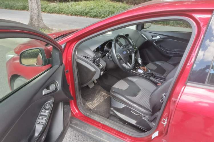 Used Ford Focus 2015 Hatchback 1.6L Automatic Fashion Edition