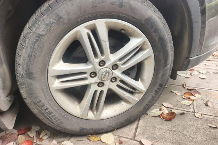 Used GAC Trumpchi GS5 2013 1.8T Manual Two-Wheel Drive Elite Edition Right Front Wheel Hub