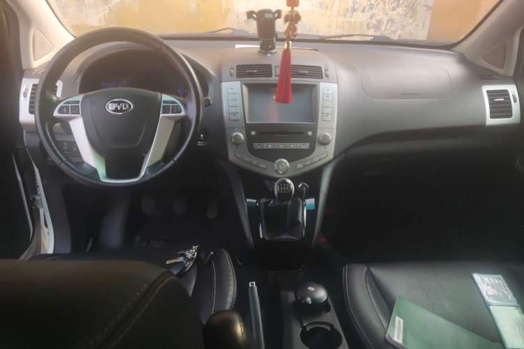 Used BYD S6 2013 Platinum Edition 2.0L Manual Luxury Model