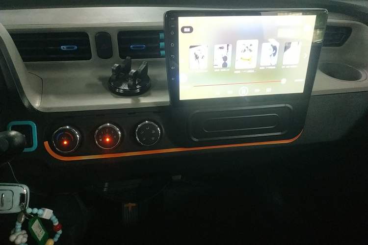 Used Wuling Hongguang MINIEV 2020 Zizai Version Lithium-NMC Audio And AC Panel