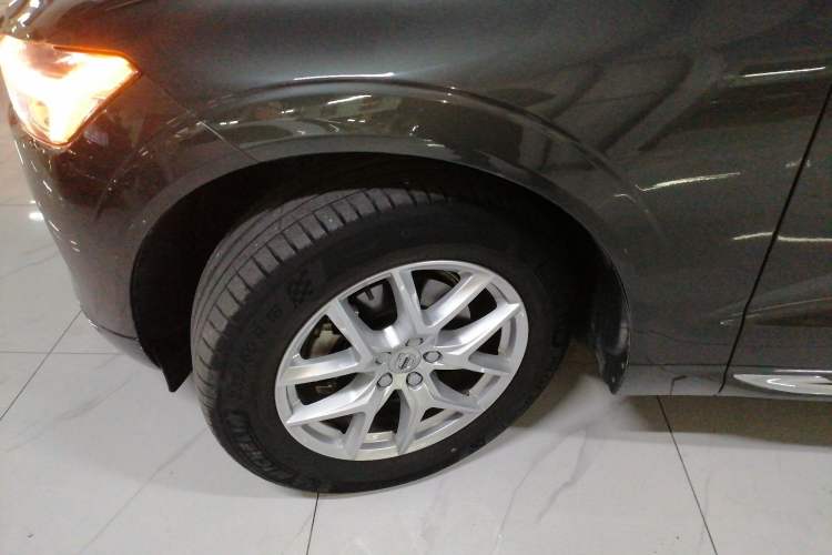 Used Volvo XC60 2021 T5 4x4 Smart Luxury Edition Left Front Wheel Hub