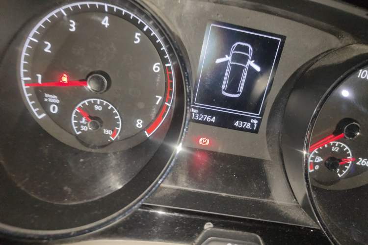 Used Volkswagen Touran 2018 Volkswagen Touran L 280TSI DSG Comfort Edition 7 Seats China VI Standard Odometer Close Up