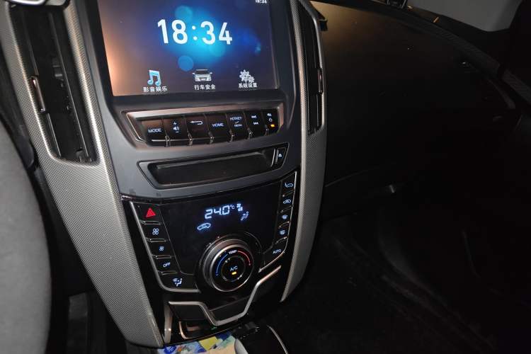 Used Luxgen U6 SUV 2015 1.8T New Innovation Upgrade Audio And AC Panel