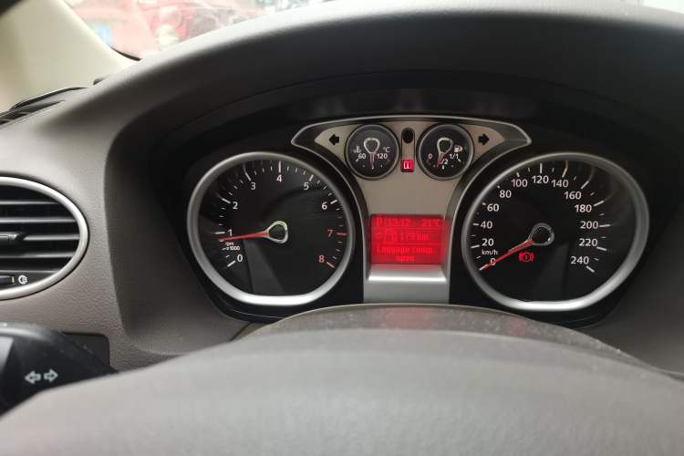 Used Ford Focus 2009 Sedan 1.8L Automatic Fashion Edition