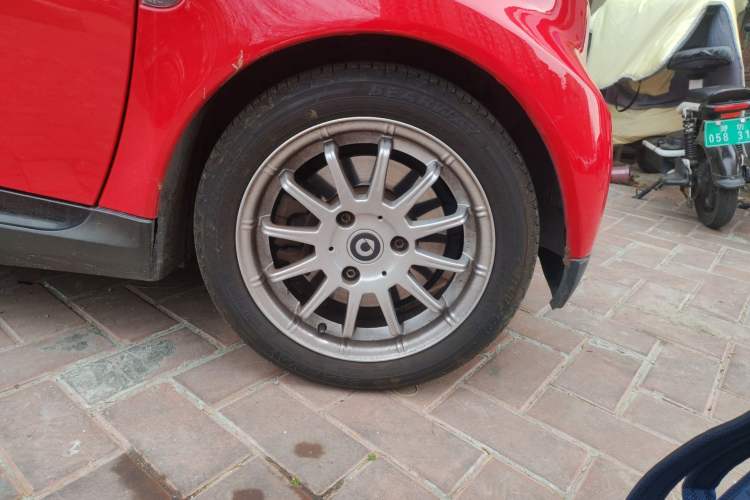 Used smart fortwo 2011 1.0 MHD Kobe Special Edition Right Front Wheel Hub