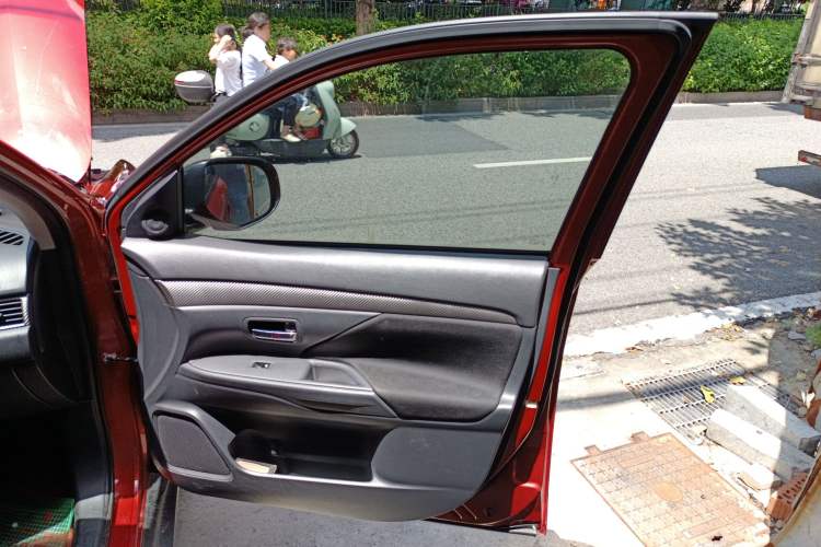 Used Mitsubishi Outlander 2016 2.0L Two-Wheel Drive Fashion Edition 5 Seats