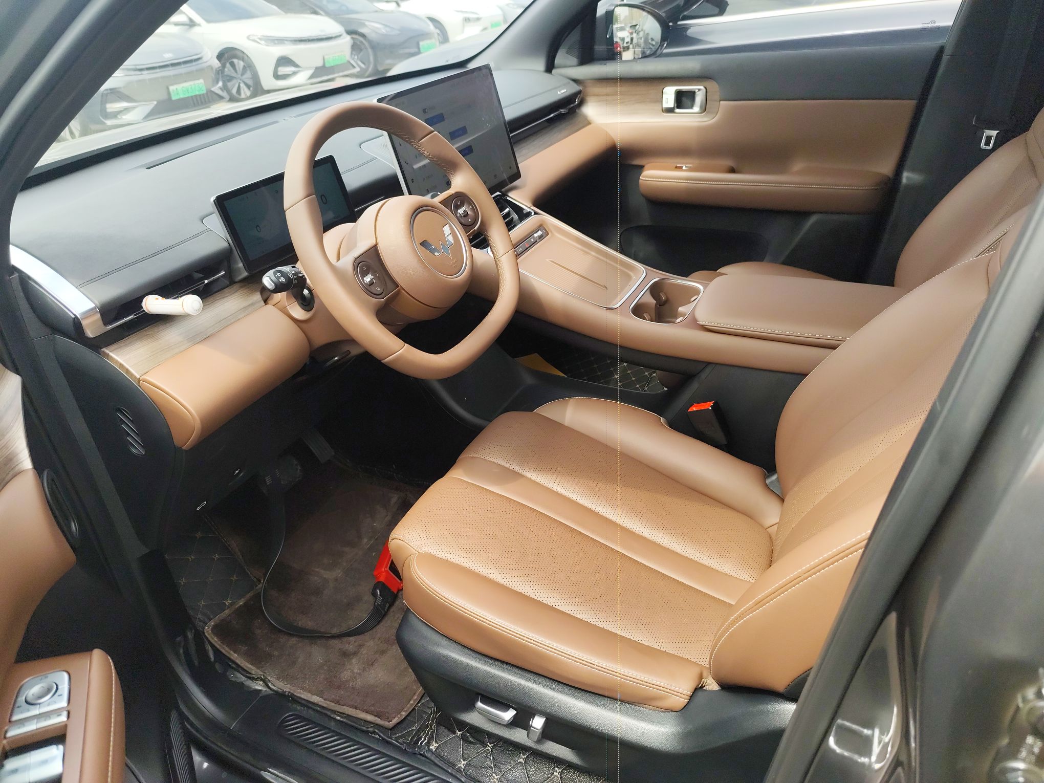 المقاعد الأمامية داخل السيارة