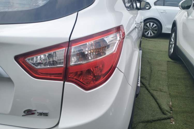 Used CHANGAN CS35 2015 1.6L Automatic Luxury Model China IV Standard
