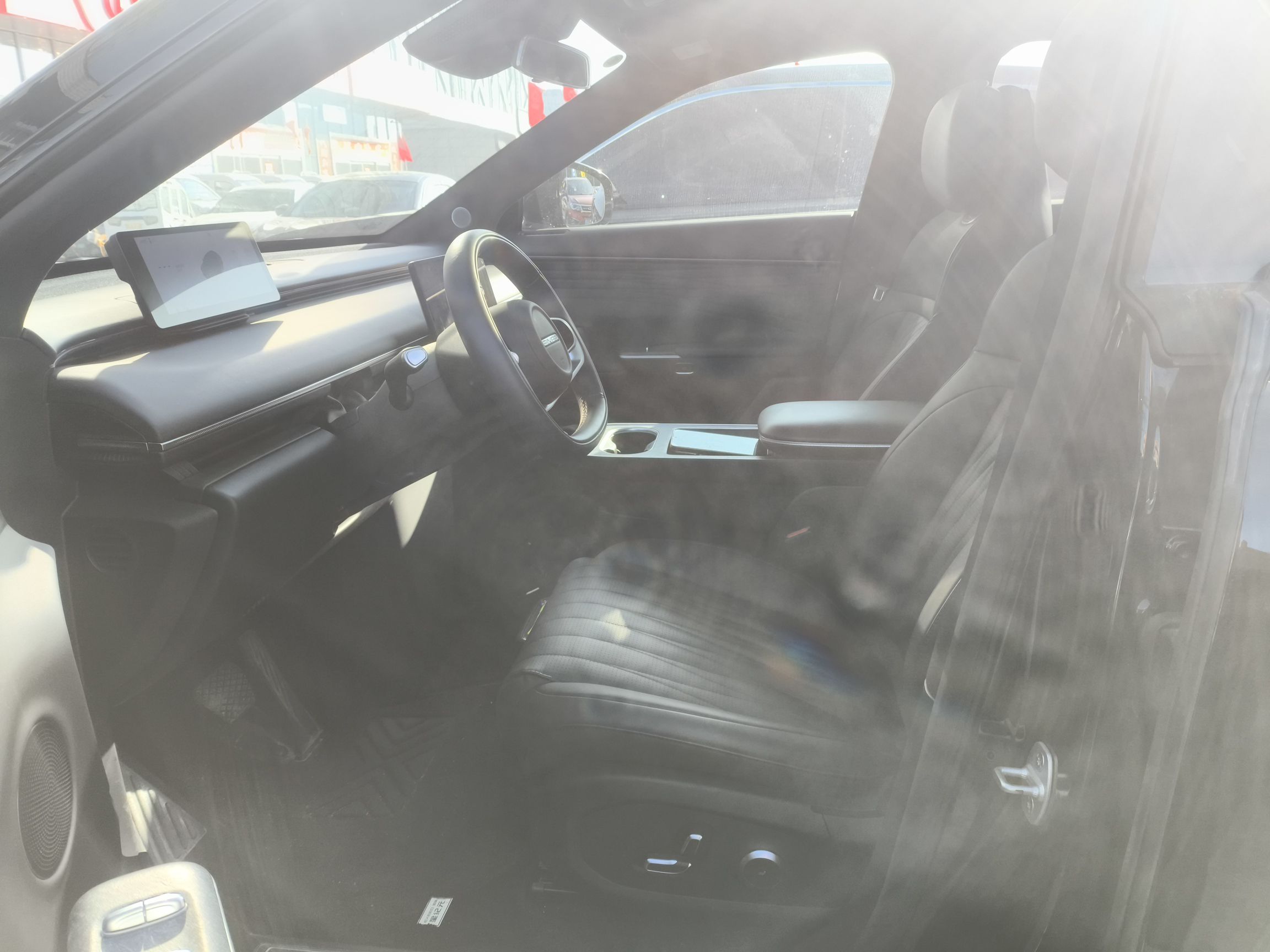 المقاعد الأمامية داخل السيارة