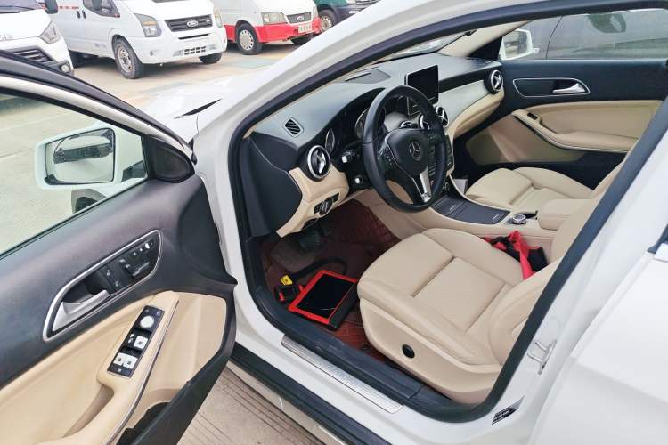 Used Mercedes-Benz GLA 2016 GLA 200 Sport Edition Driver Seat