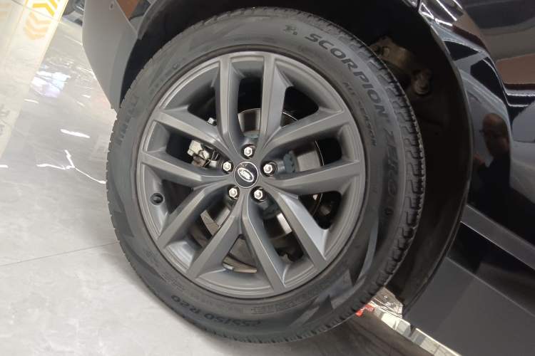 Used Land Rover Range Velar 2024 S Model Right Rear Wheel Hub