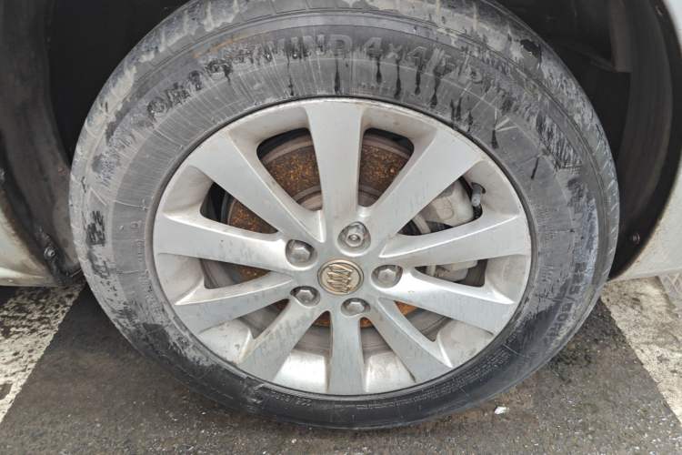 Used Buick GL8 2013 2.4L Classic Edition Right Front Wheel Hub