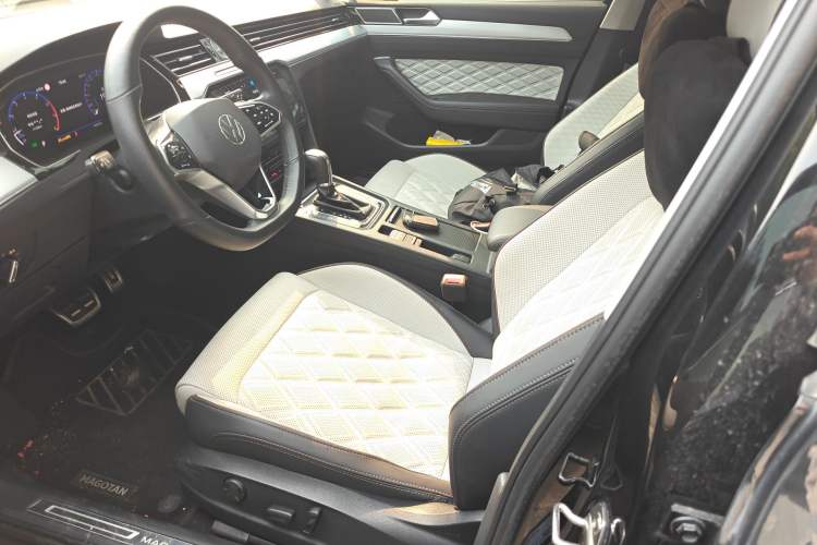 Used Volkswagen Magotan 2023 2 Million Units Commemorative Edition 330TSI DSG Luxury Version Left Front Seat