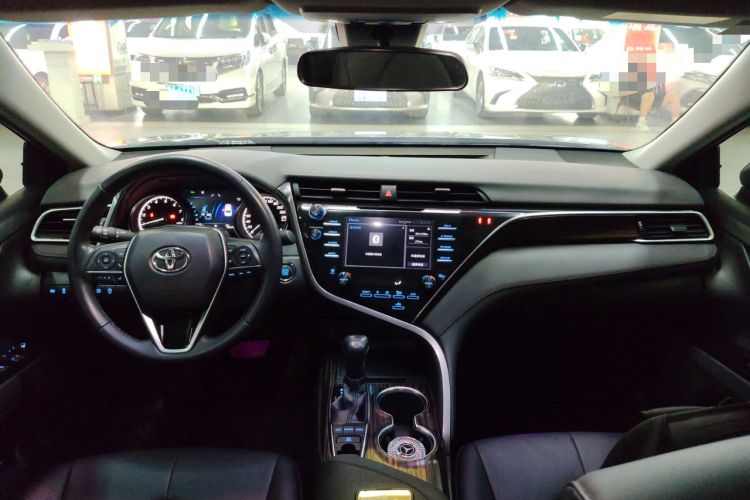 Used Toyota Camry 2018 2.5G Luxury Edition Center Console