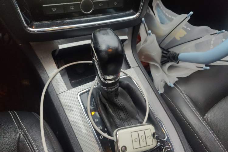 Used Roewe RX5 2016 20T Two-Wheel Drive Automatic Internet Smart Edition
