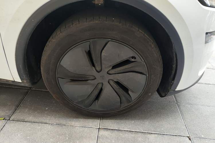 Used Tesla Model Y 2025 Rear-Wheel-Drive Version
