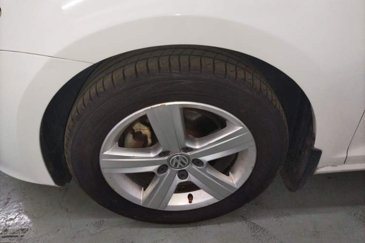 Used Volkswagen Golf 2016 230TSI Automatic Comfort Version Left Front Wheel Hub