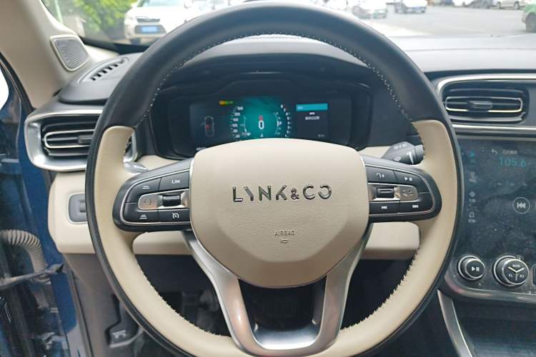 Used Lynk & Co 01 2017 2.0T Two-Wheel Drive Zhaopu Version
