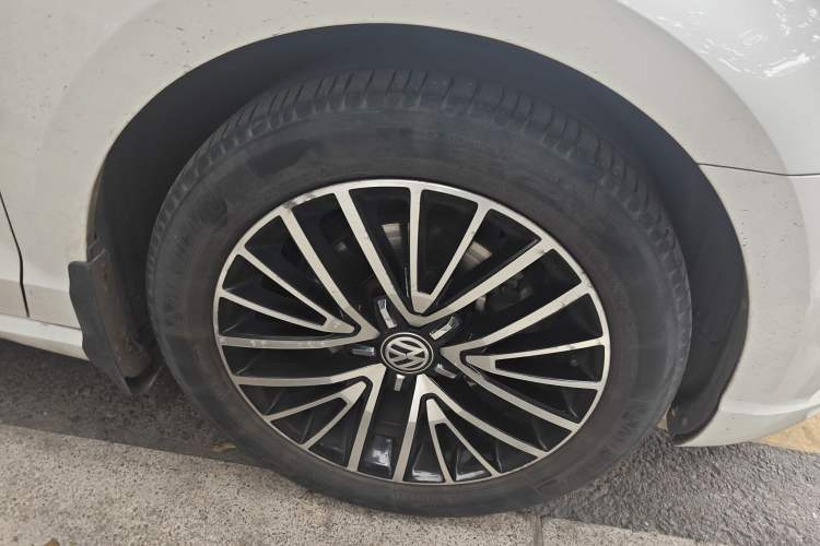 Used Volkswagen Lamando 2017 280TSI DSG Luxury Edition
