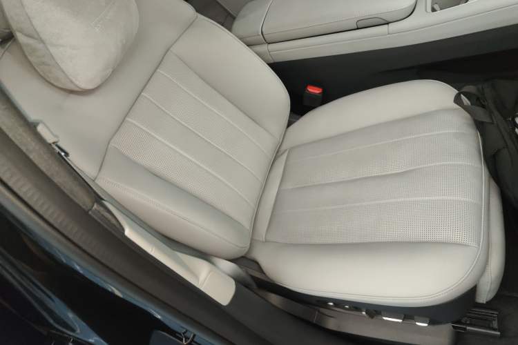 Used Nio ES8 2024 75 kWh Right Front Seat