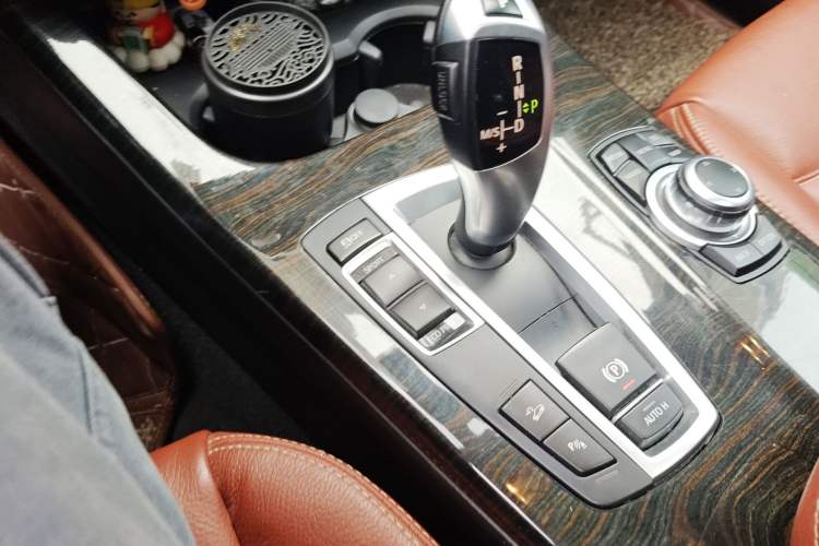 Used BMW X3 2013 Facelifted xDrive20i Luxury Edition Gear Lever