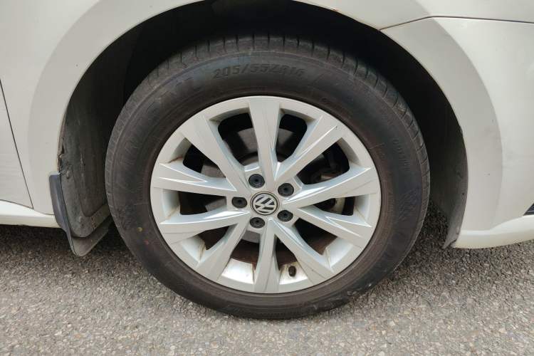 Used Volkswagen Lavida 2015 1.6L Manual Comfort Edition