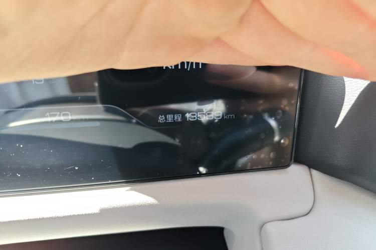 Used BYD Yuan UP 2024 401KM Leading Edition Odometer Close Up