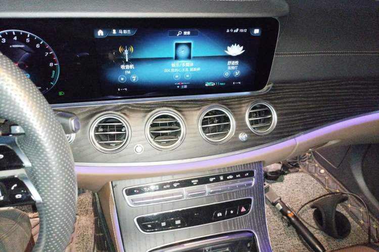 Used Mercedes-Benz E-Class New Energy 2022 Restyled E 350 e L Plug-in Hybrid Sports Sedan Audio And AC Panel