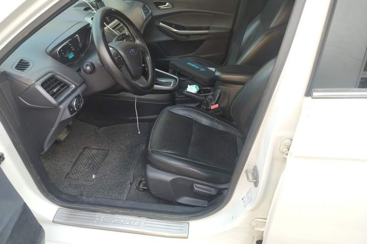 Used Ford Escort 2015 1.5L Automatic Fashion Model
