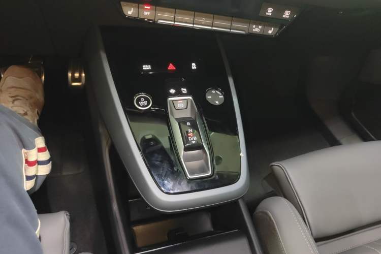 Used Audi Q5 e-tron 2022 40 e-tron Starry Edition Luxury Package Gear Lever