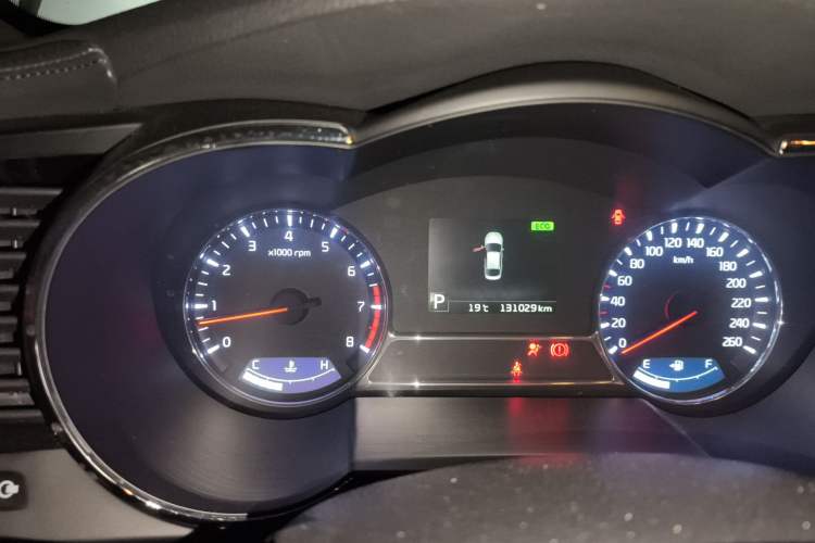 Used Kia K5 2014 2.0L Automatic LUXURY Odometer Close Up